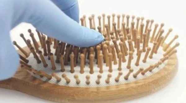 Wooden Detangling Hair Brush b97aaaae-f09f-4008-95aa-714cd3103674