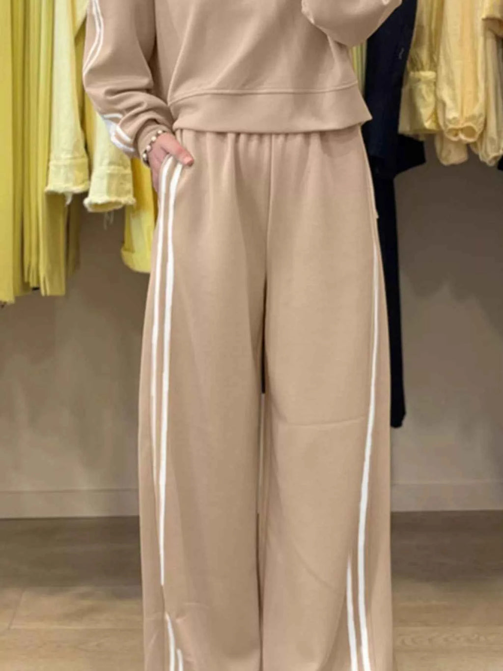 Striped Detail Crewneck Top and Elastic Sweatpants 2pcs Set bfb6b2c3-8fc7-4344-851b-d498fecb1d45-Max-Origin
