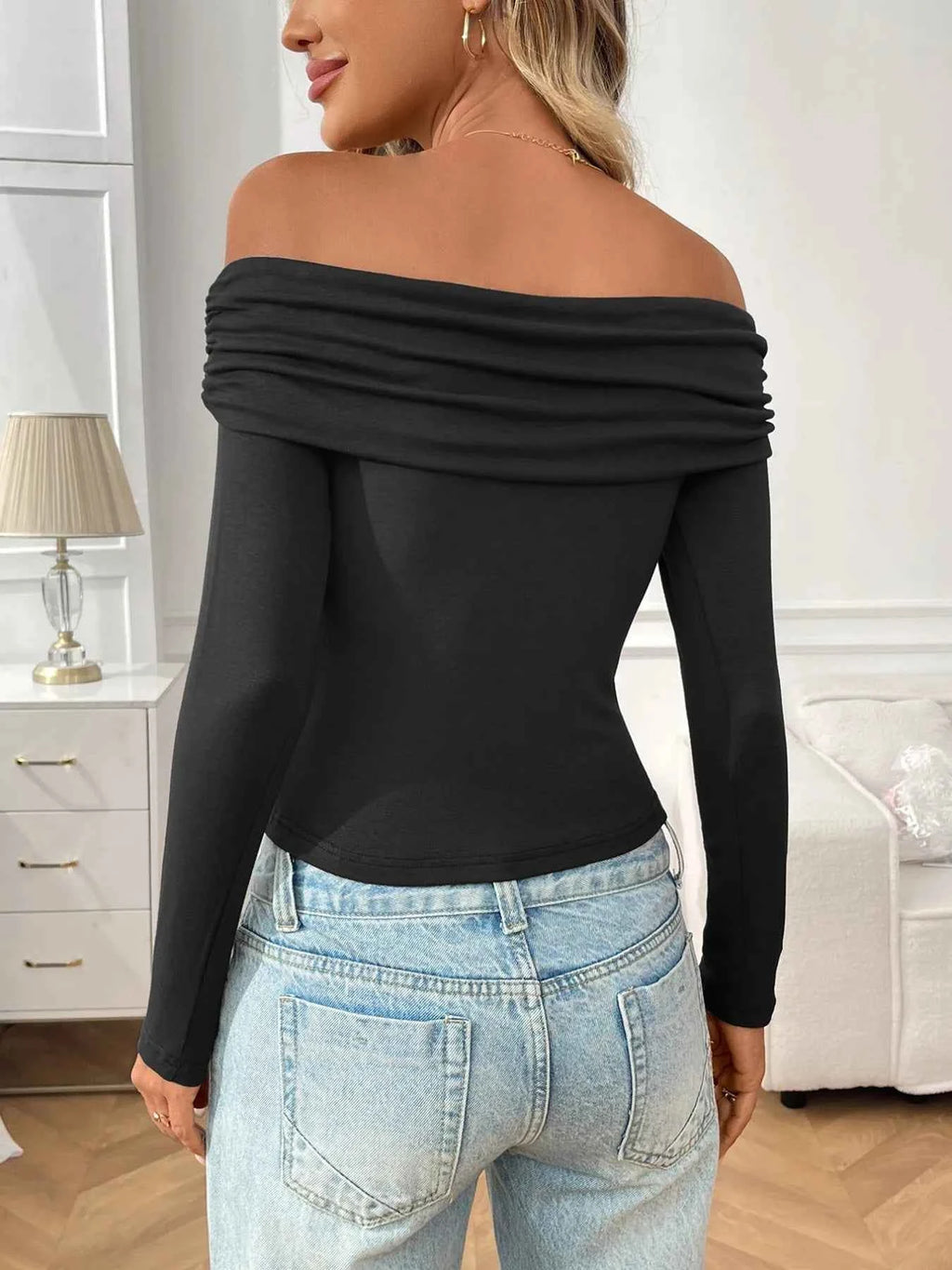 Off-Shoulder Long Sleeve Fitted T-Shirt c02a2557-943b-447a-895e-05bdfd71ad3a-Max-Origin