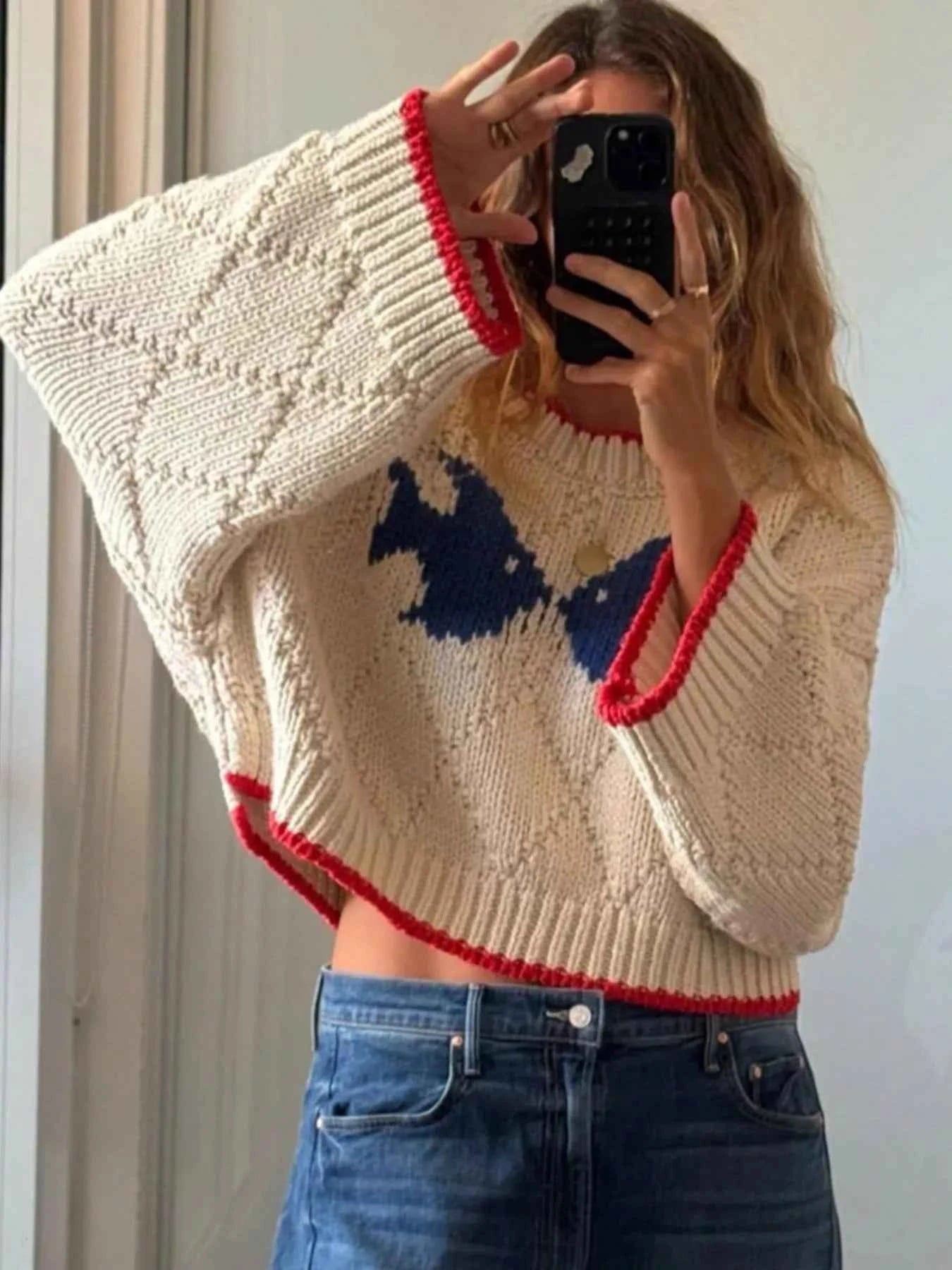 Fish Contrast Trim Round Neck Sweater Beige c09fcefc-ad8e-4bf1-bce5-f3989e11bd13-Max-Origin