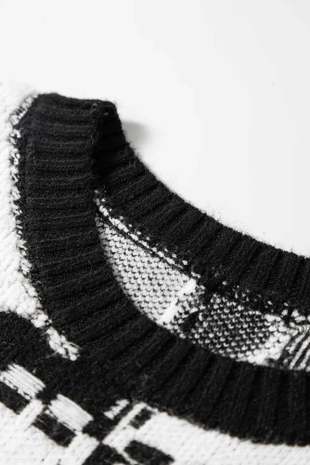 Ghost Checkered Round Neck Sweater c19b699c-1c5c-4d12-a465-40efdfb09fb5-Max-Origin