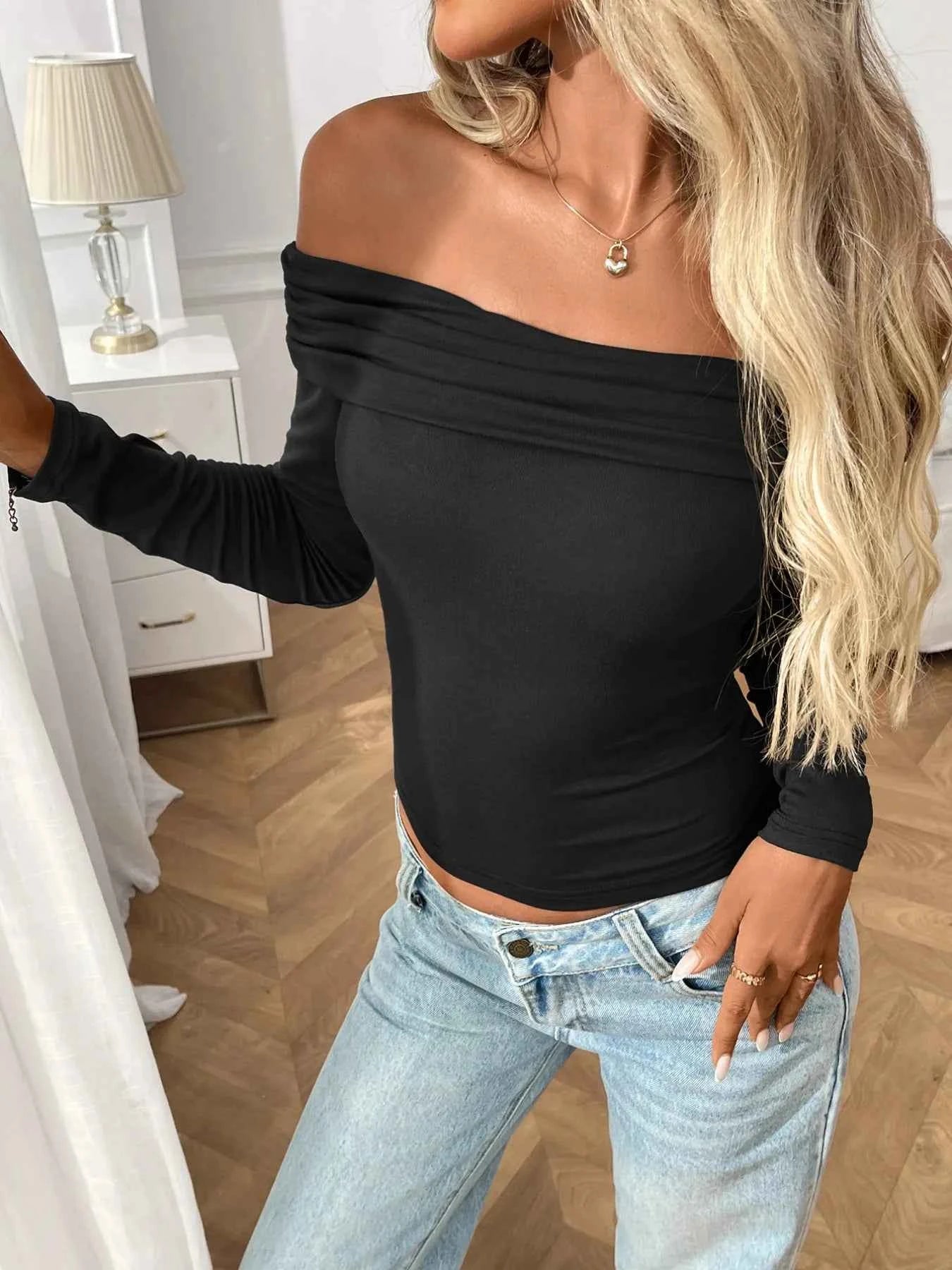 Off-Shoulder Long Sleeve Fitted T-Shirt Black c2a728b6-a828-4dc5-b4b0-fbcf57b345c7-Max-Origin