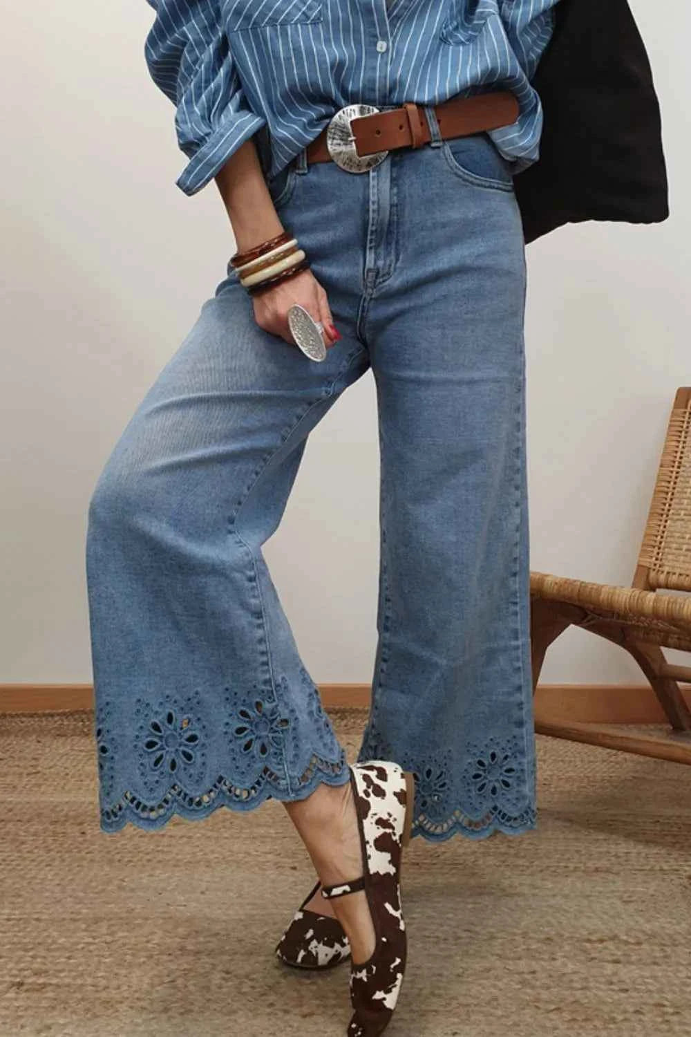 Lace Detail Cropped Wide Leg Jeans c2dd8869-fd8f-456f-8885-5038b5fc3429-Max-Origin