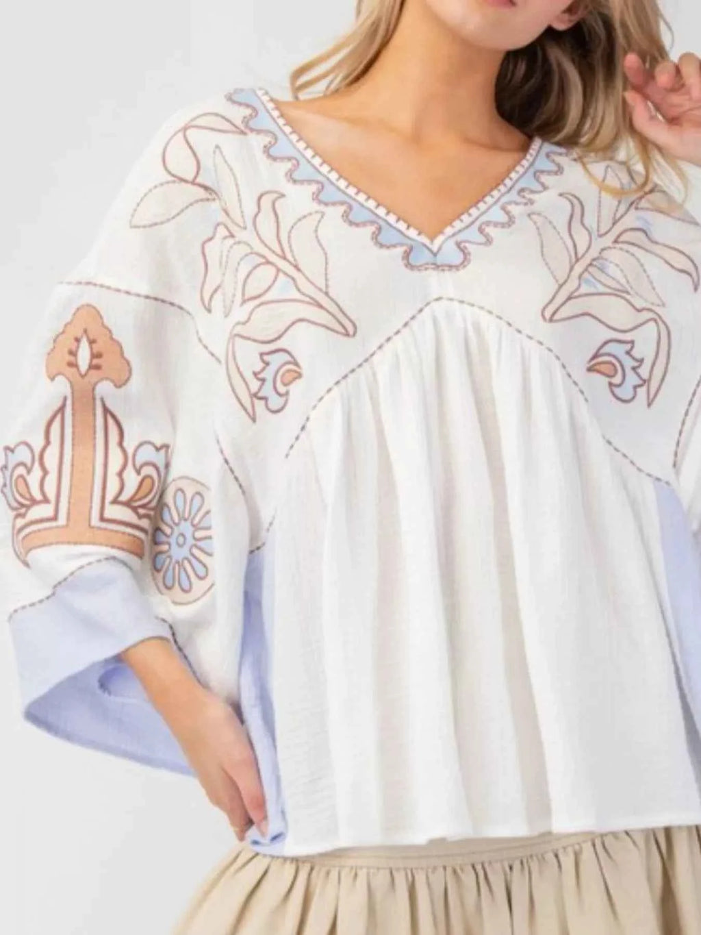 Printed V-Neck Top with Contrast Trim Details c46e9ba2-25aa-49b4-ba77-d51bb72b41ea-Max-Origin