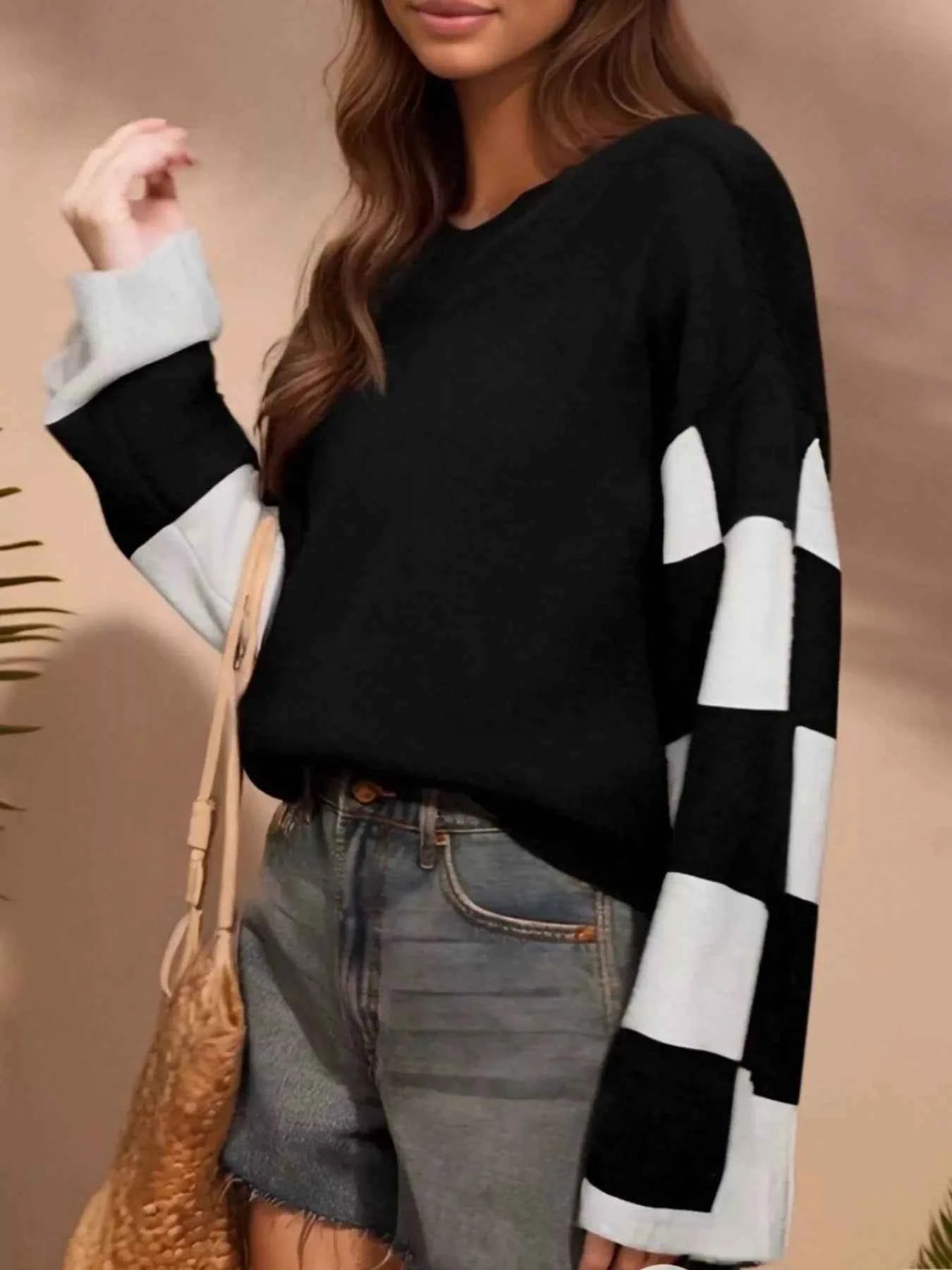 Color Block Long Sleeve Sweater c69dfbb3-0430-4022-8729-ee3963c83f1f-Max-Origin