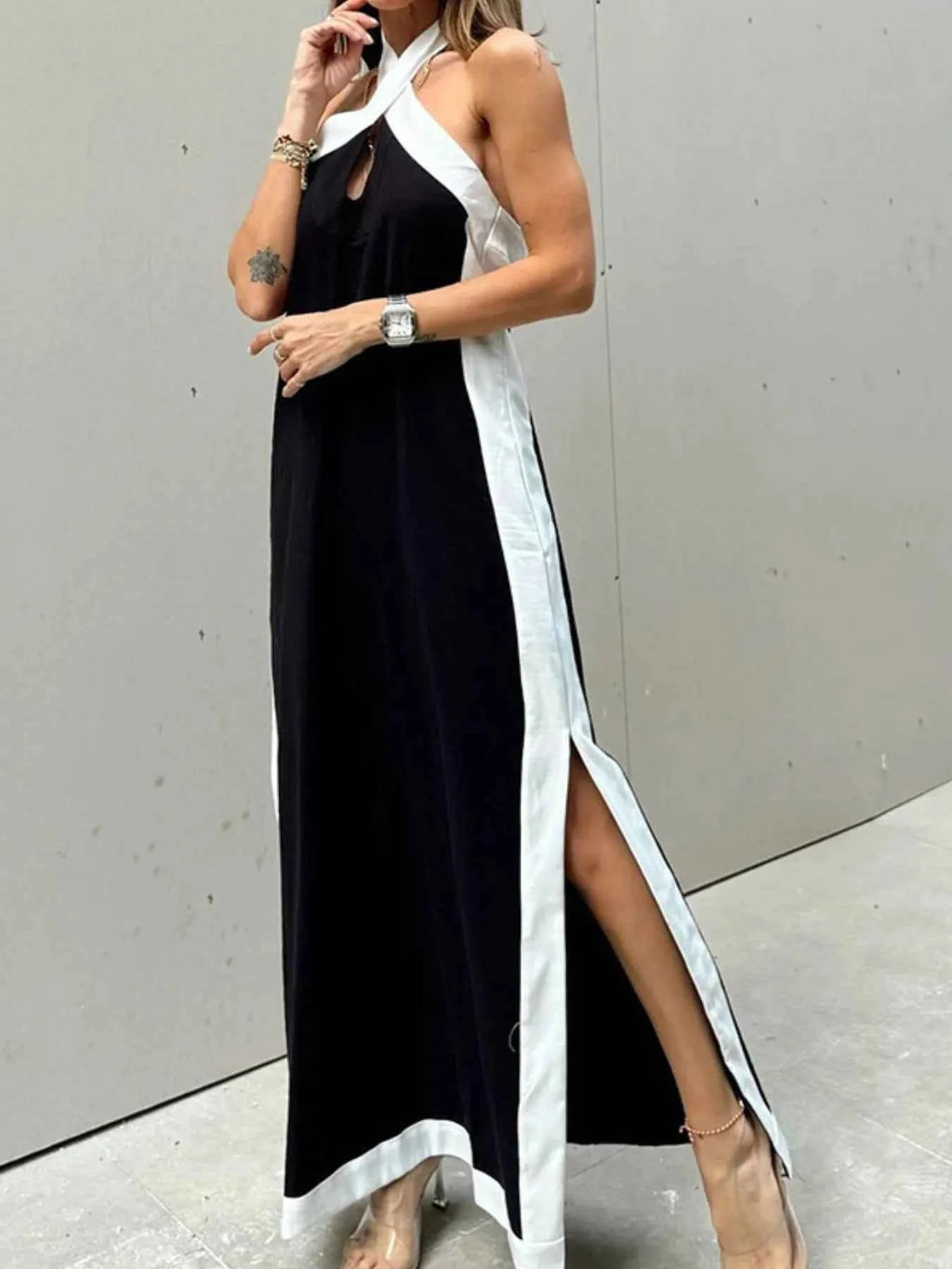 Contrast Halter Sleeveless Maxi Dress c7b47975-e6e0-4eac-a664-50a7d7d74850-Max-Origin