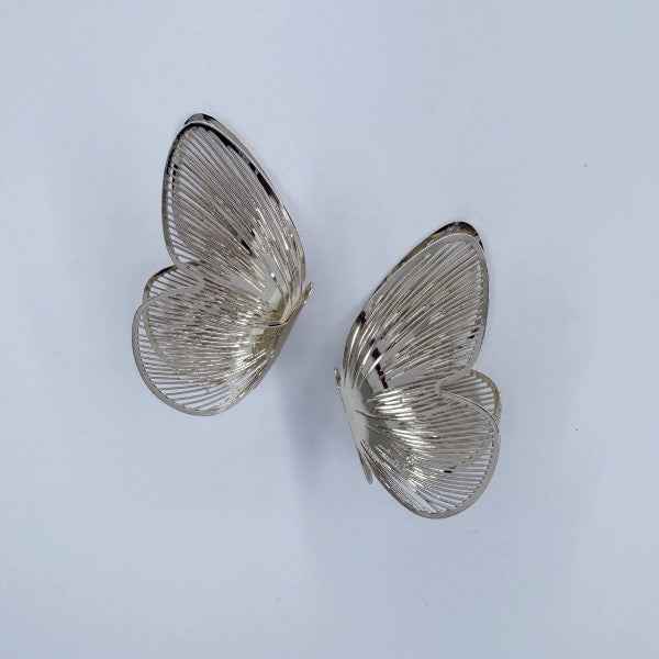 Gold or Silver Finish 3D Butterfly Post Back Earri c870166e-e976-4f1c-9874-c1a6bdae9d17