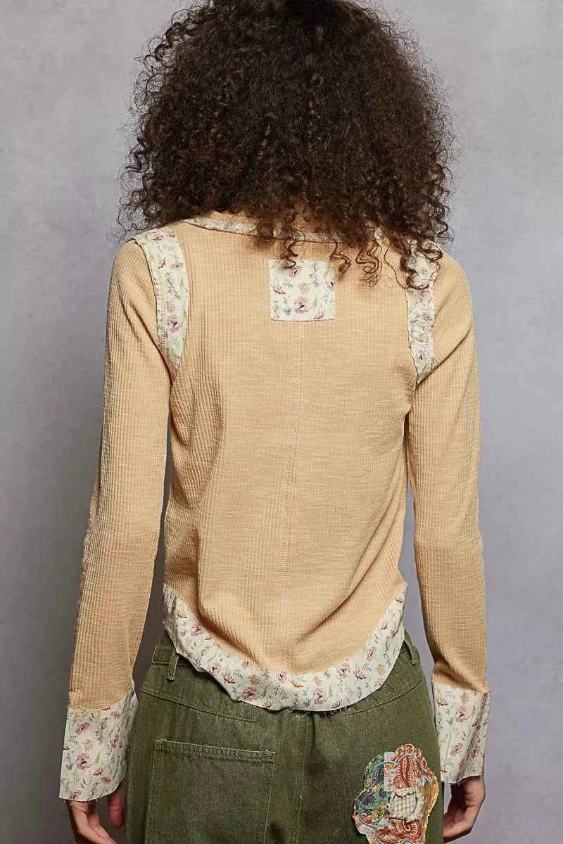 POL Floral Patch V-Neck Long Sleeve Ribbed Top cfebbc0f-a736-4ce6-83bc-d922f3f66f49-Max-Origin