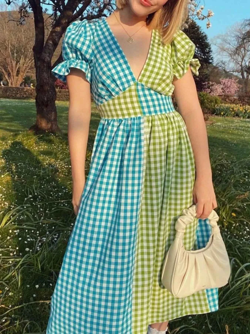 Plaid V-Neck Puff Sleeve Dress d078a27e-84f9-4a67-9c0a-9061de452490-Max-Origin