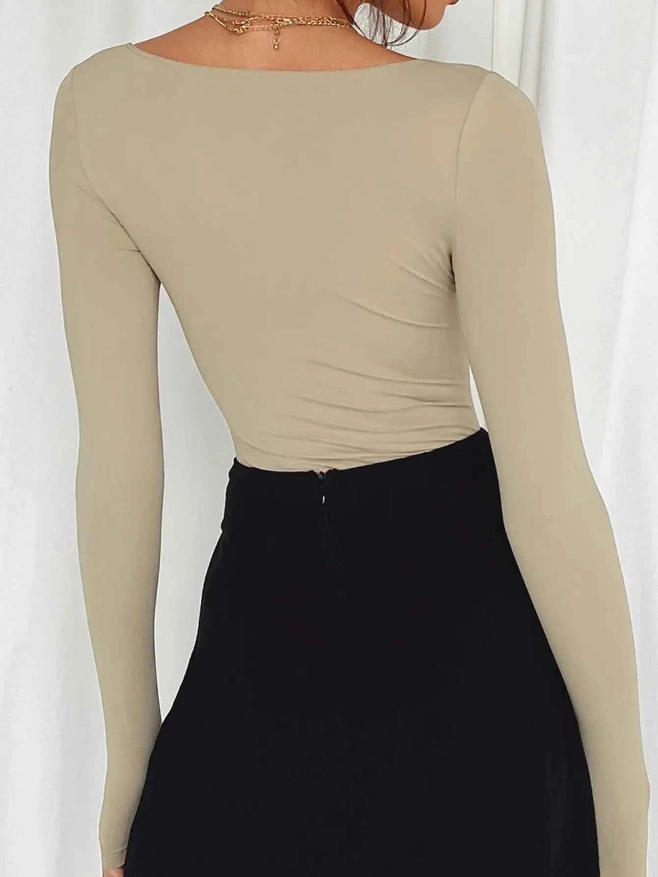 Long Sleeve Scoop Neck Fitted T-Shirt d10d38c950b143369ebe4335bbb22b4f-Max-Origin