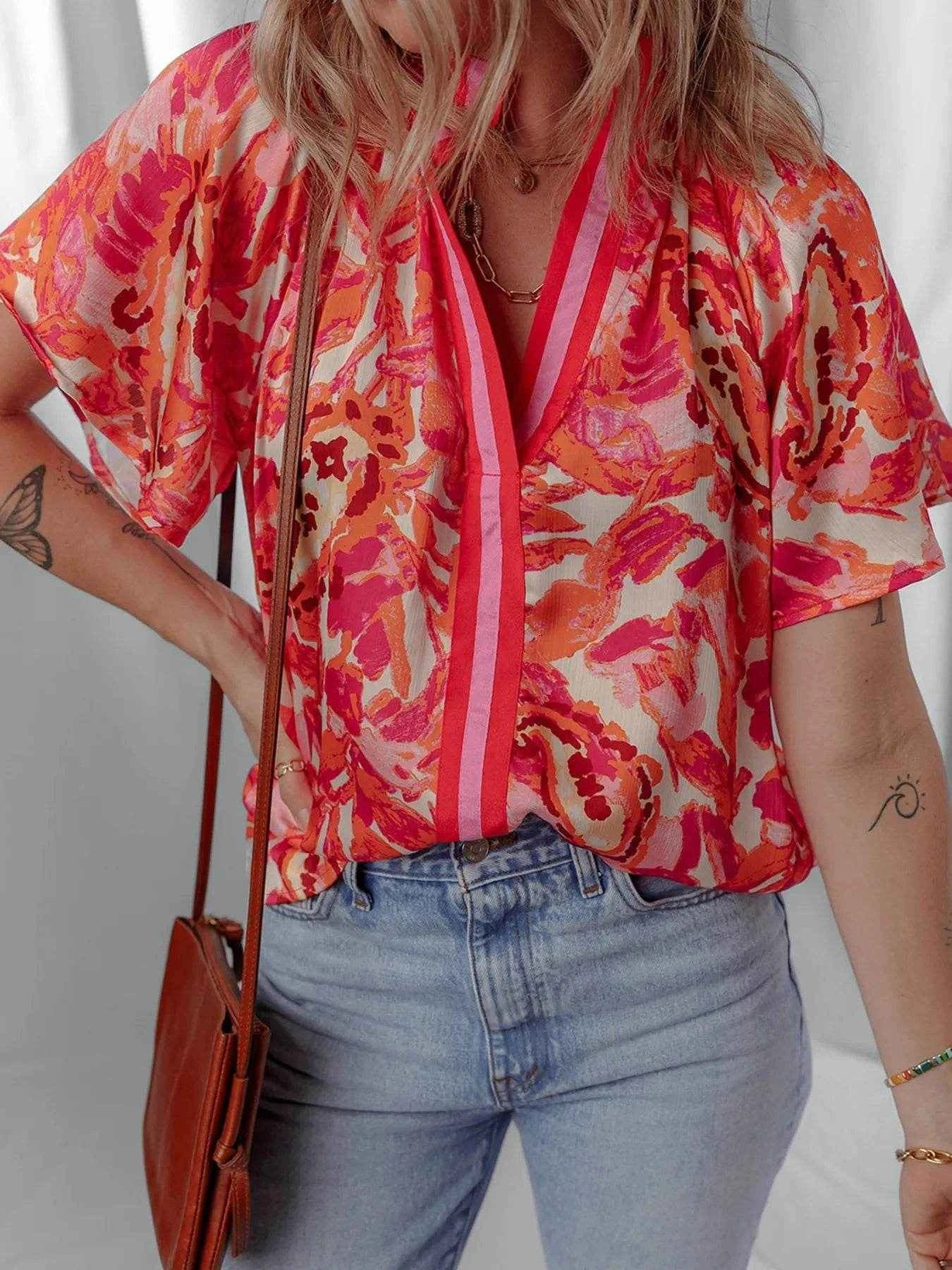 Abstract Print Striped Trim Split Neck Blouse d16589b666674eecac1f2d50b490dddb-Max-Origin
