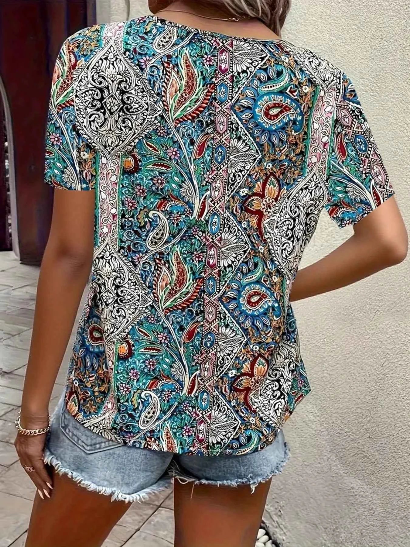 Bohemian Paisley Print V-Neck Short Sleeve T-Shirt d1ecbda0-eb47-4122-8919-51b19232b4ba-Max-Origin_ae55dcc6-d91f-4f7b-b176-86e13c63fc76
