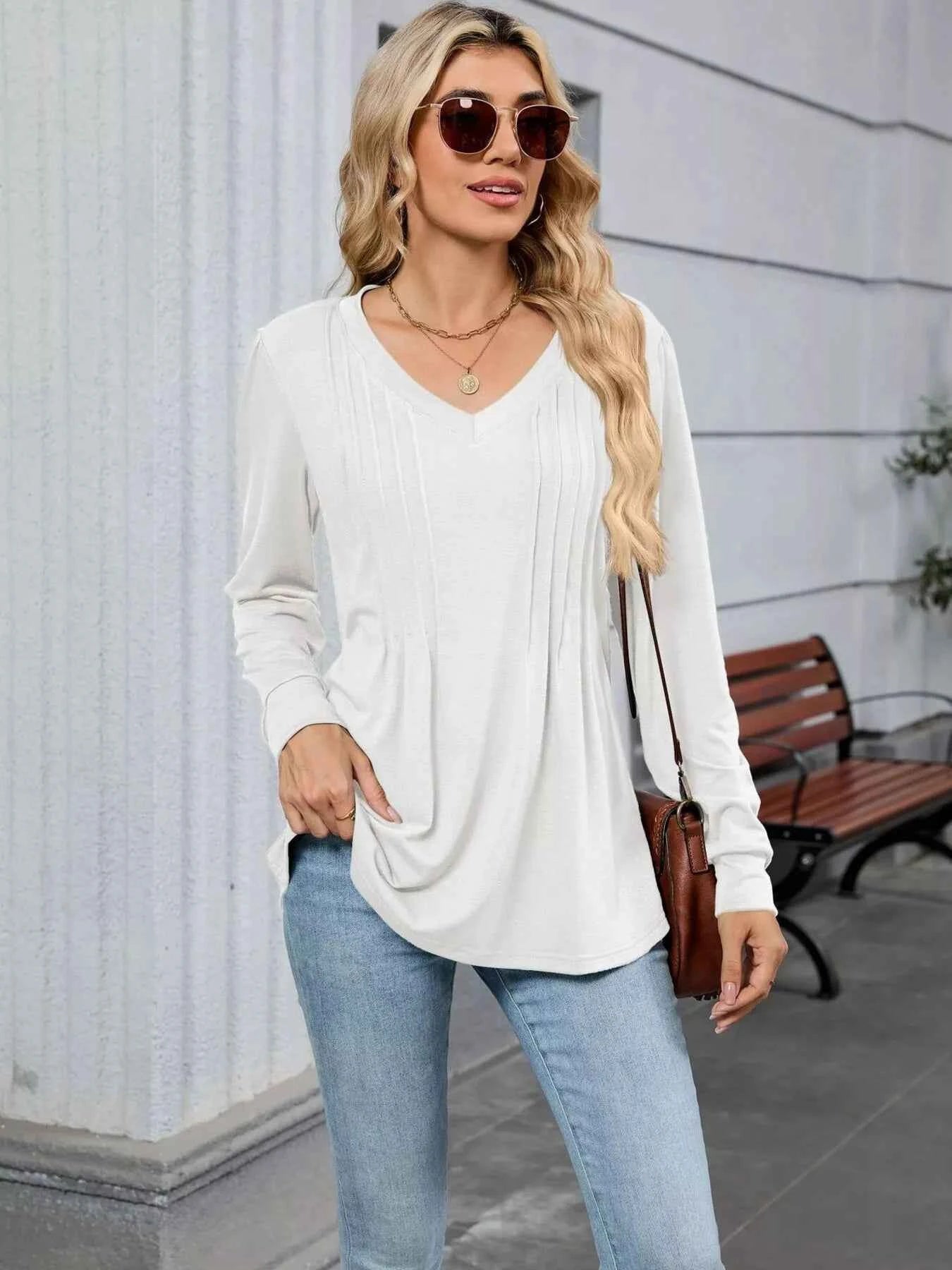 V-Neck Long Sleeve Relaxed Fit T-Shirt d2021993a6ba4d0b88127b1432c1de40-Max-Origin