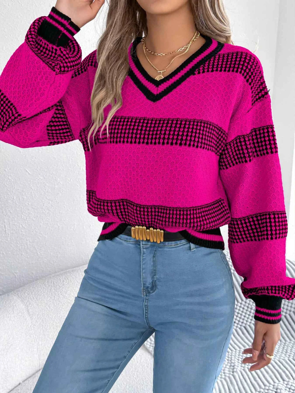 Contrast Striped V-Neck Sweater d2f2903360bd40b4a8b5cc74fd7ce085-Max-Origin