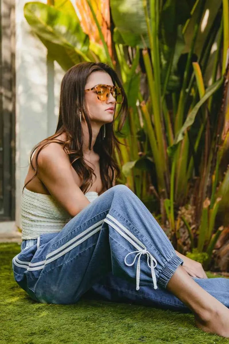 BiBi Striped Tape Details With Bot Tied Point Elastic Waist Jeans d4420616e1d9490597ef1877a0ae6016-Max-Origin