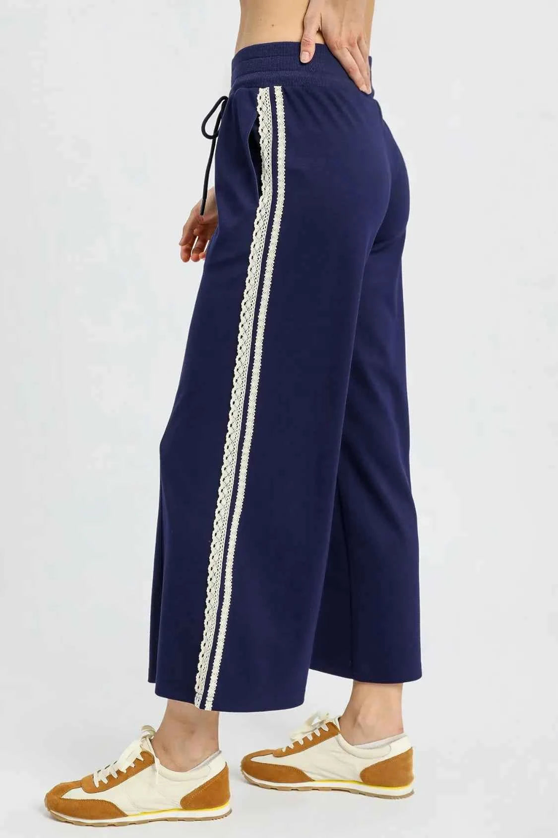 Umgee Wide-Leg Pants with Lace Trim d612896f-0772-4848-96f3-2899744d5082-Max-Origin