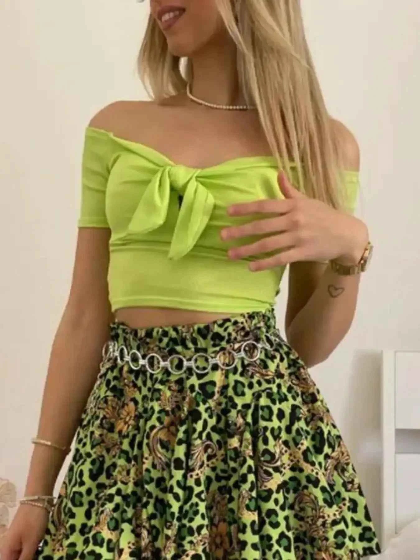 Off-Shoulder Bow-Tie Crop Top d972b481a04142c6b9d7aeee61f06062-Max-Origin