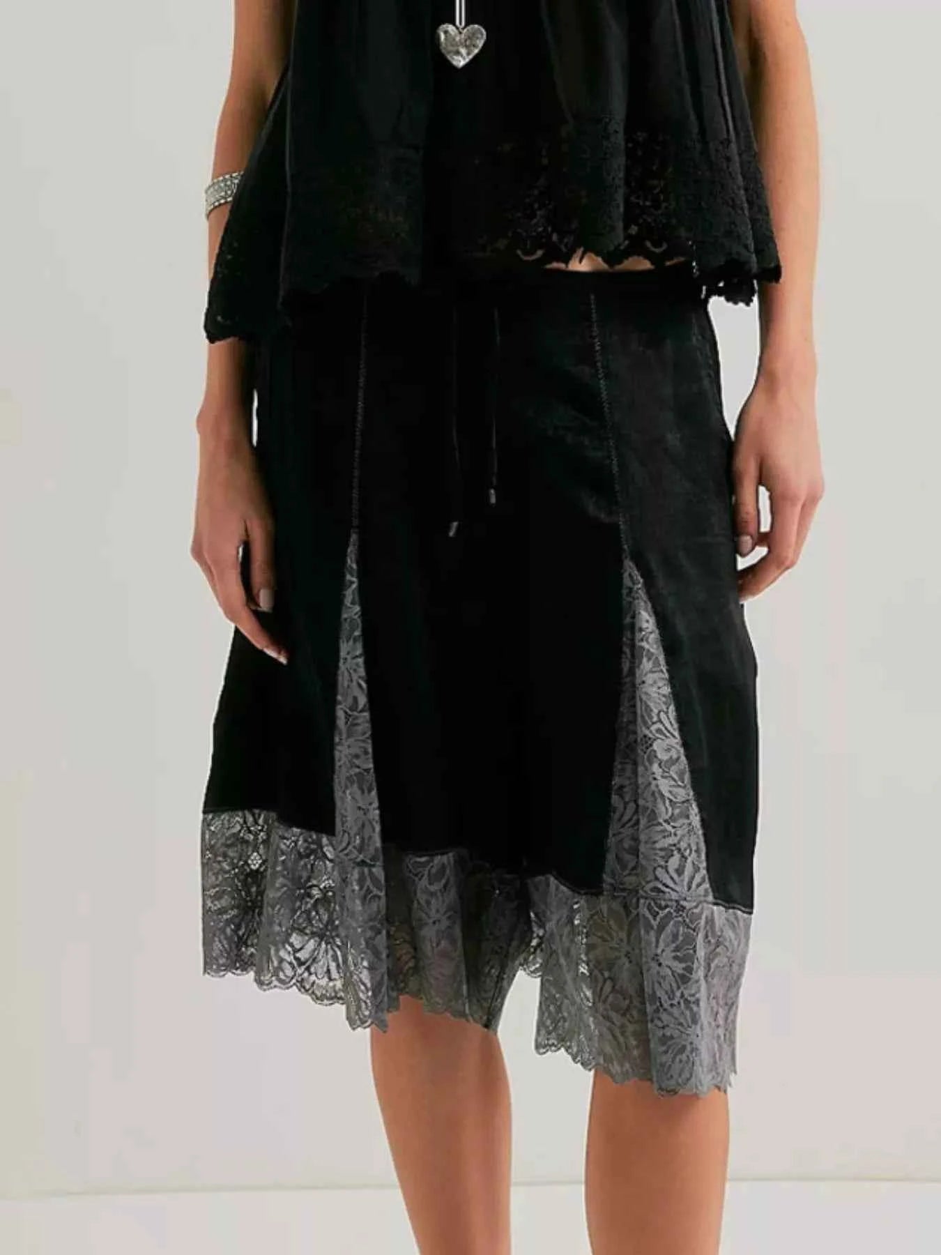 Lace Detail Shorts da3edcae-0beb-4390-b37d-b4af503bd6a4-Max-Origin