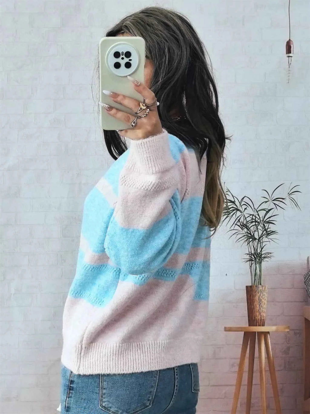 Color Block Round Neck Sweater dc684fe1e05946fa9e48f901a4febb0e-Max-Origin