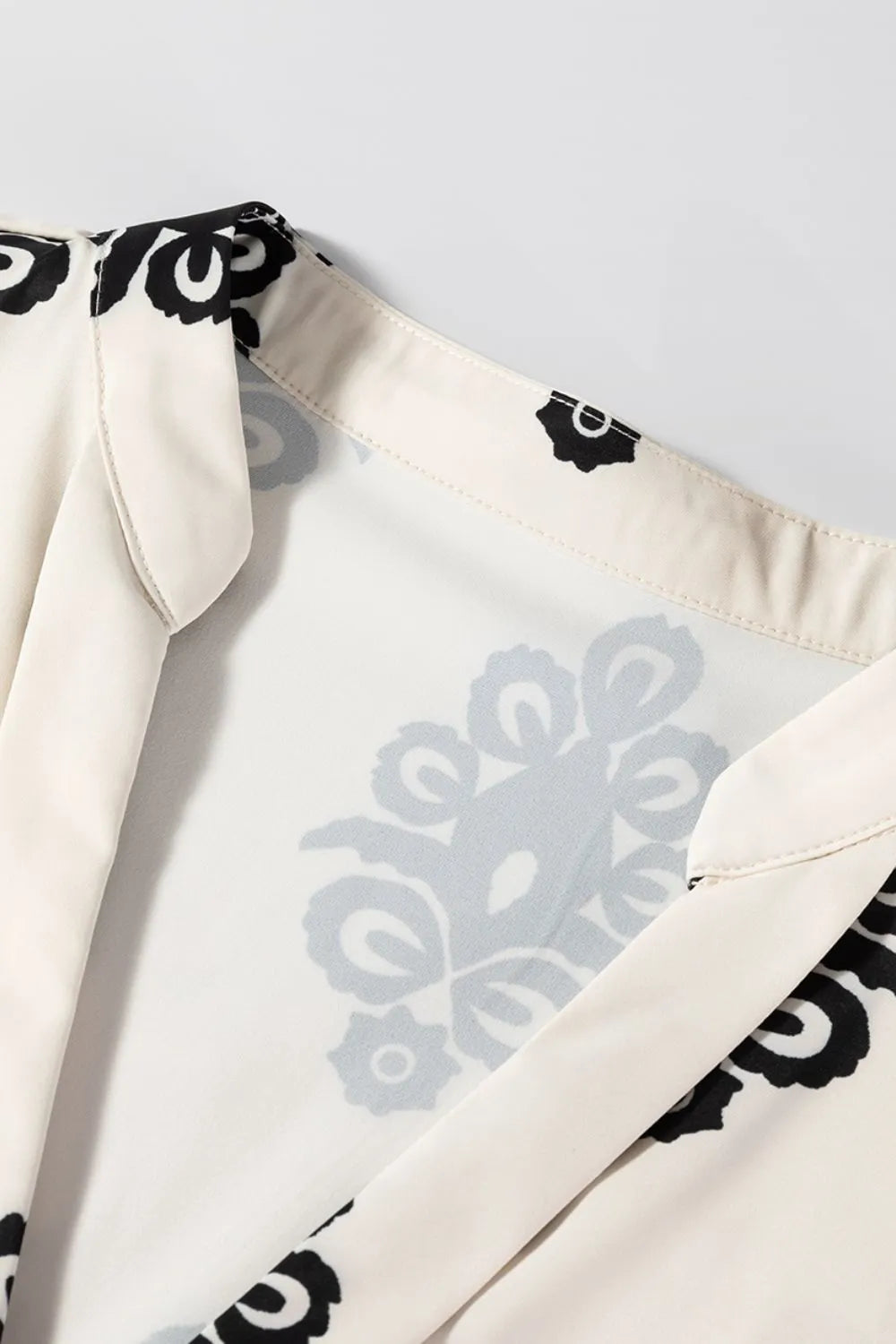 Printed Short Sleeve Loose Blouse e00949b8-9eb5-4db0-8d7d-d48387dd0316-Max-Origin