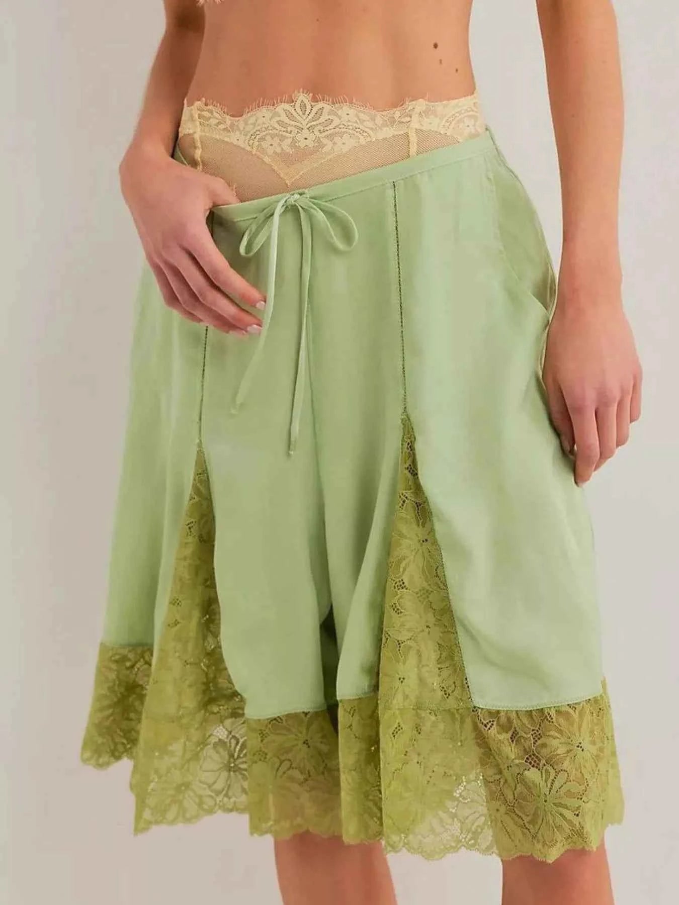 Lace Detail Shorts Green e084b185-ff2b-4ef0-a8b9-bd0e3a88a3fa-Max-Origin