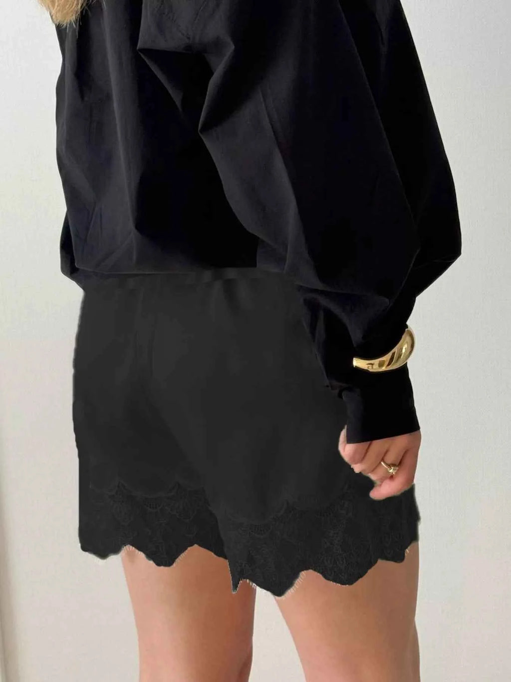Lace Trim Elastic Waist Shorts e26af199-78a4-4f03-9cd9-38d653ece18c-Max-Origin
