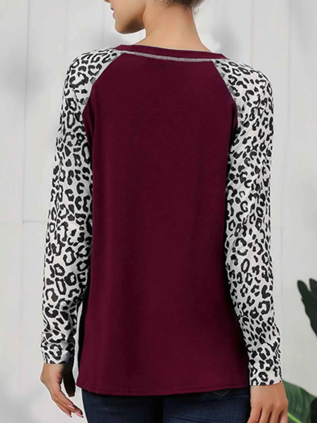 Leopard Print Raglan Sleeve Twist Hem T-Shirt e34926a6-b066-4eb0-871b-293d54362cee-Max-Origin