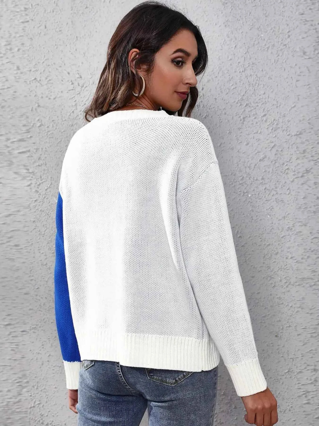 Contrast Round Neck Long Sleeve Sweater e40de4ed-d549-473d-9683-b49bb586534d-Max-Origin