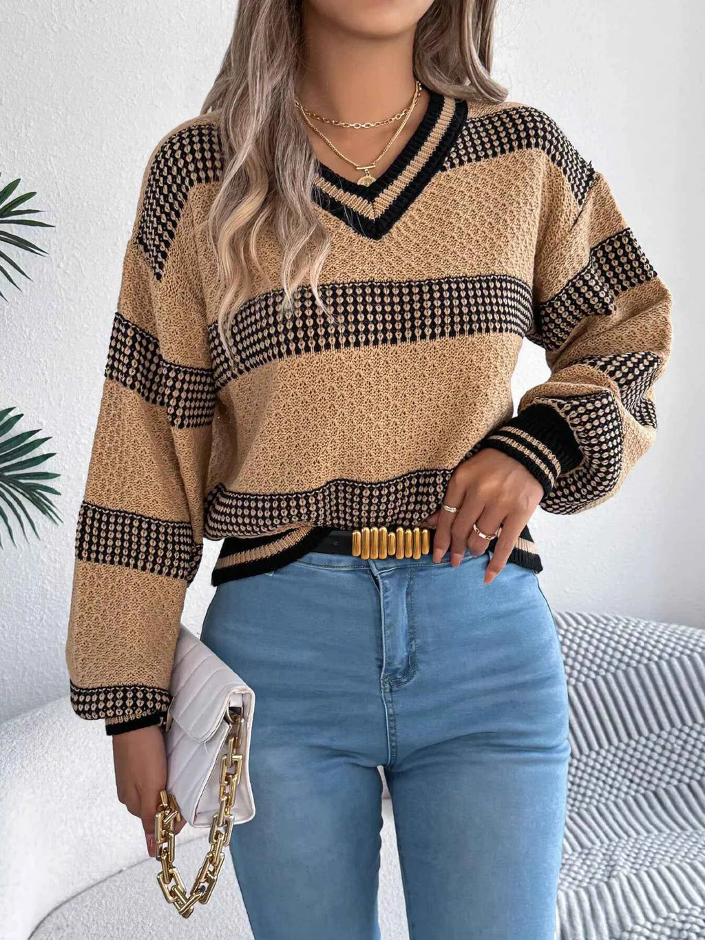 Contrast Striped V-Neck Sweater e5a417b97c1a4012a90072f62fcb4c9d-Max-Origin