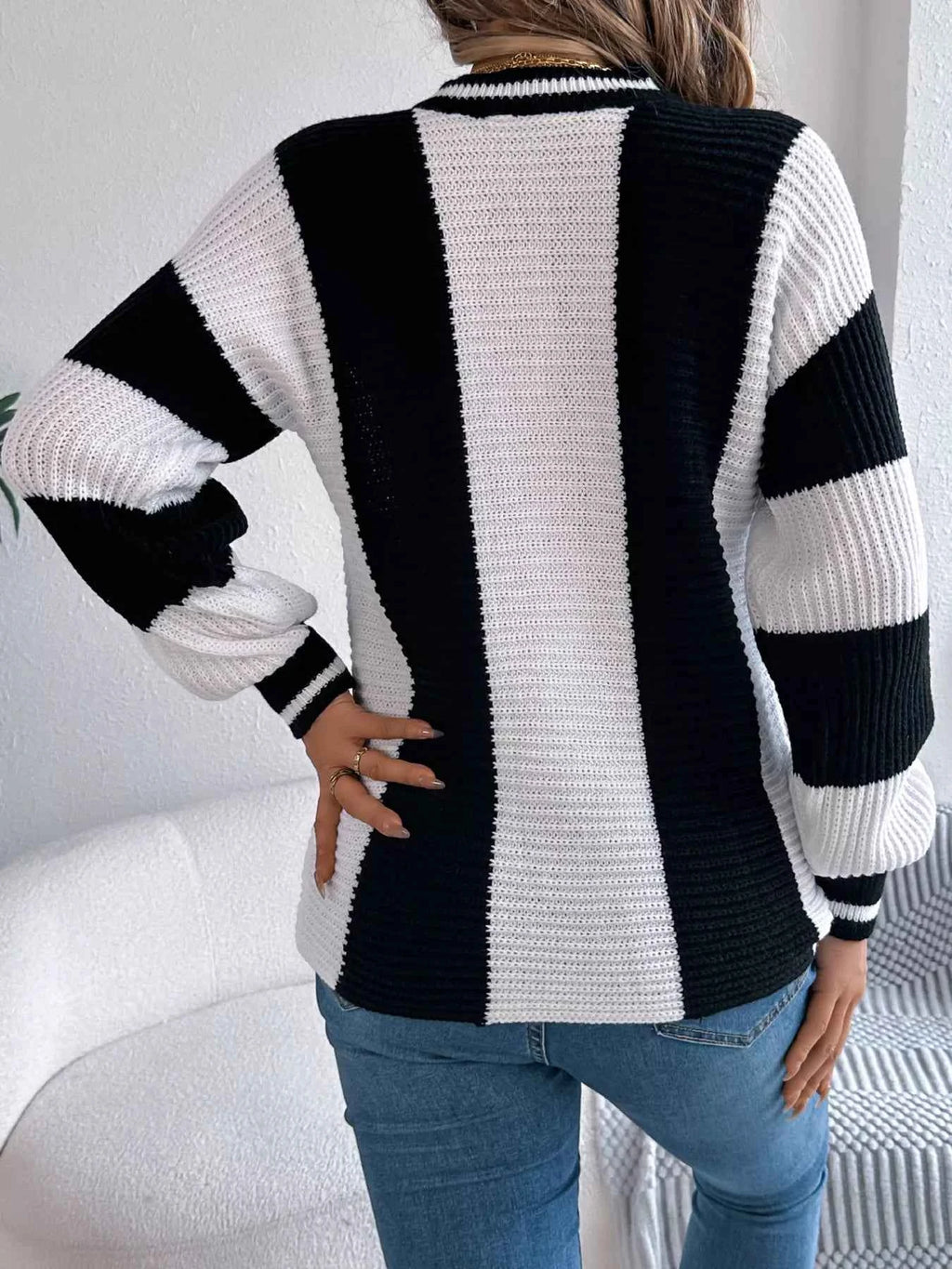 Color Block Round Neck Sweater e77d5c9d4d274077807405340d4f5fa4-Max-Origin