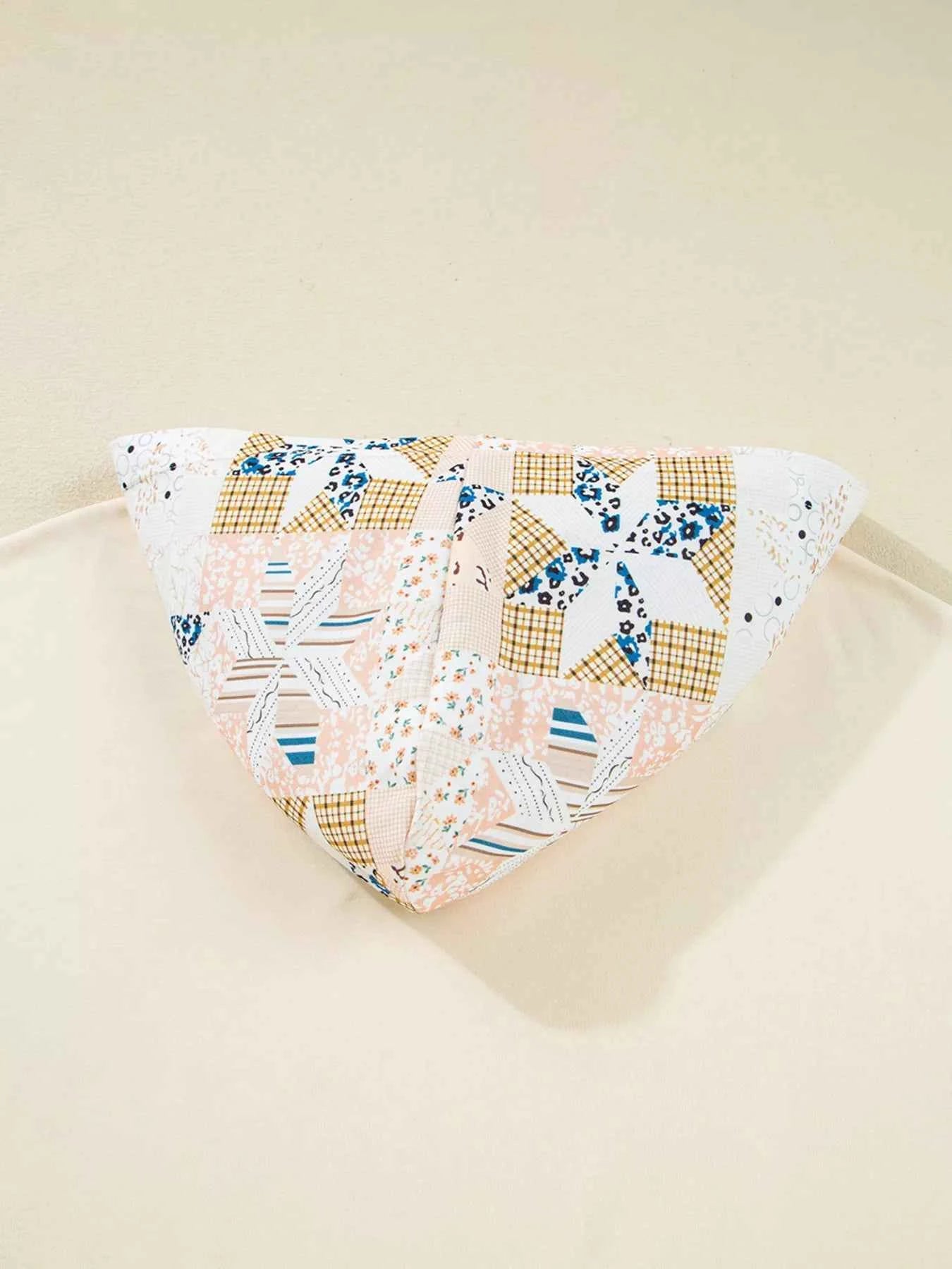 Geo Pattern Patchwork Hoodie with Kangaroo Pocket e7dfeed234d64e69a5f7d000ef2c7e44-Max-Origin