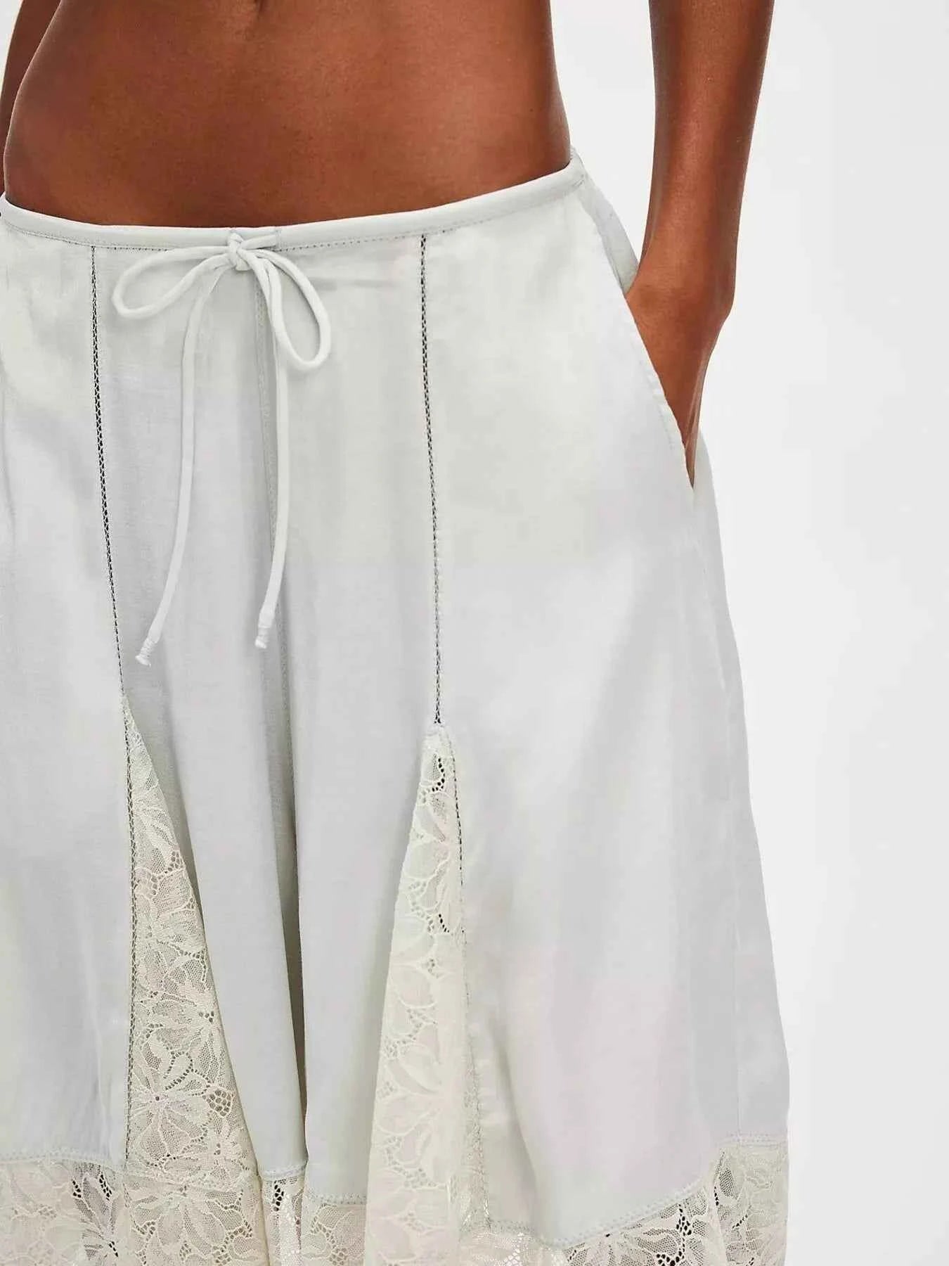 Lace Detail Shorts White eb424c57-00cd-4ad3-acd4-c75aa4d25eb4-Max-Origin