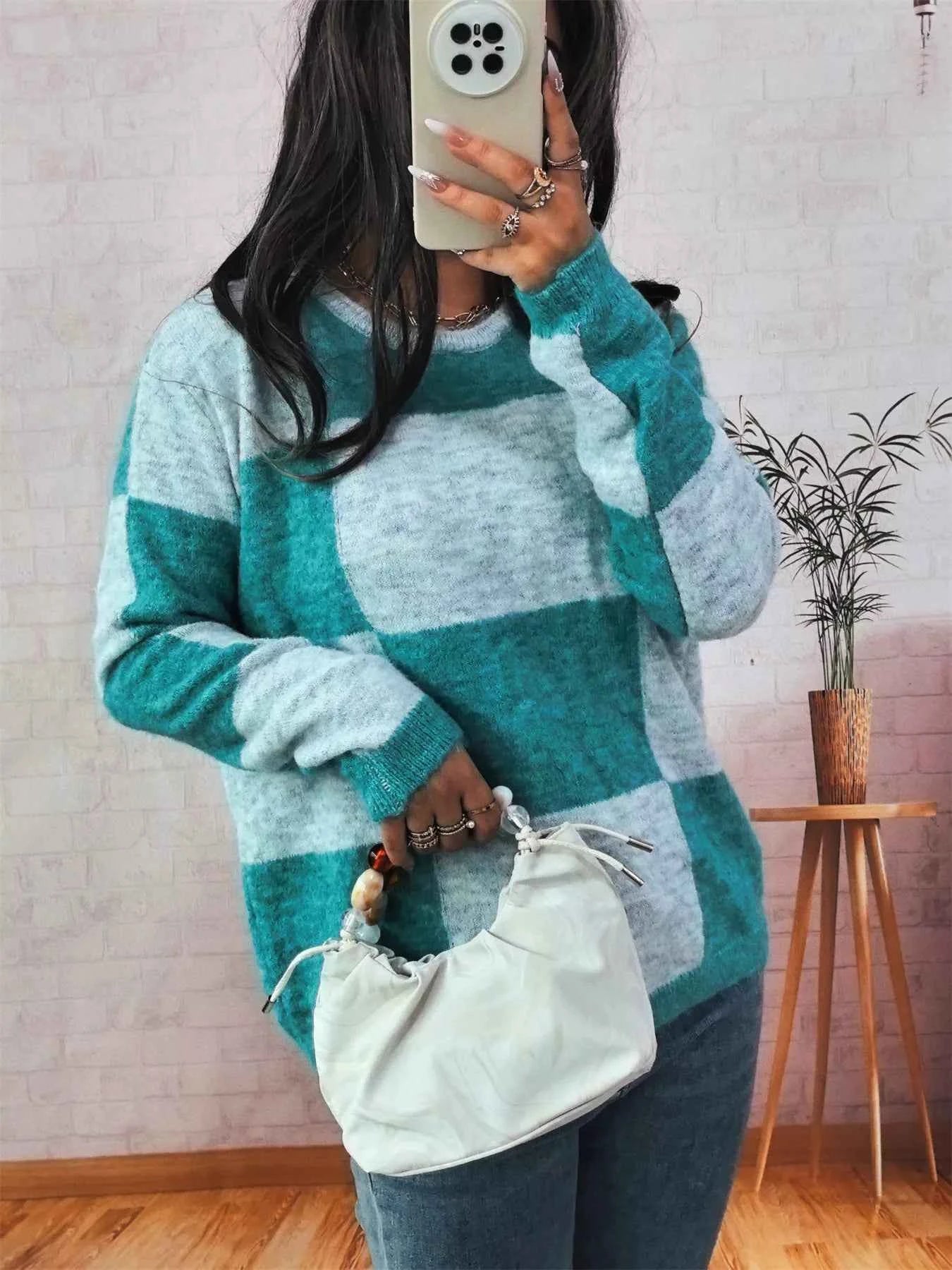 Color Block Round Neck Sweater ededd7d845484a72b92fed31ed5bb05e-Max-Origin