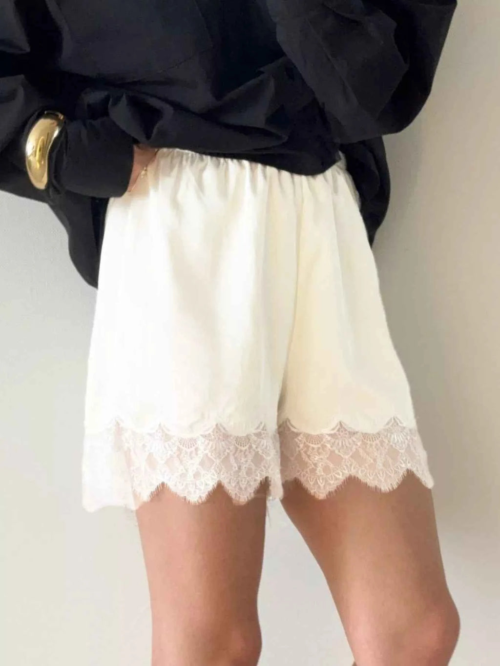 Lace Trim Elastic Waist Shorts eeea6dac-1eef-4ee9-ac62-96bd863cca69-Max-Origin