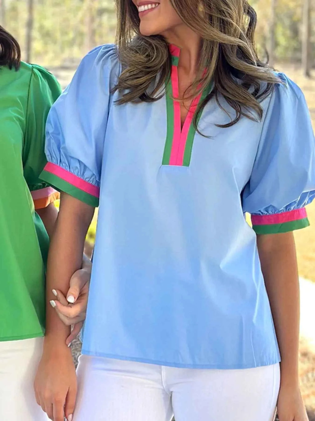 Contrast Trim Notched Short Sleeve Blouse f2bf5d316dc44187af93efb98c856537-Max-Origin