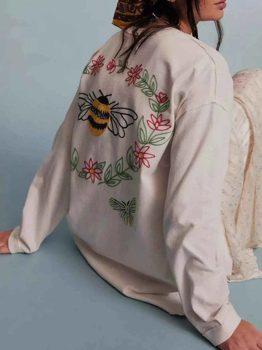 Embroidered Crew Neck Long Sleeve Sweatshirt f32309fb-8450-48f2-b0c5-31d99d8992fe-Max-Origin