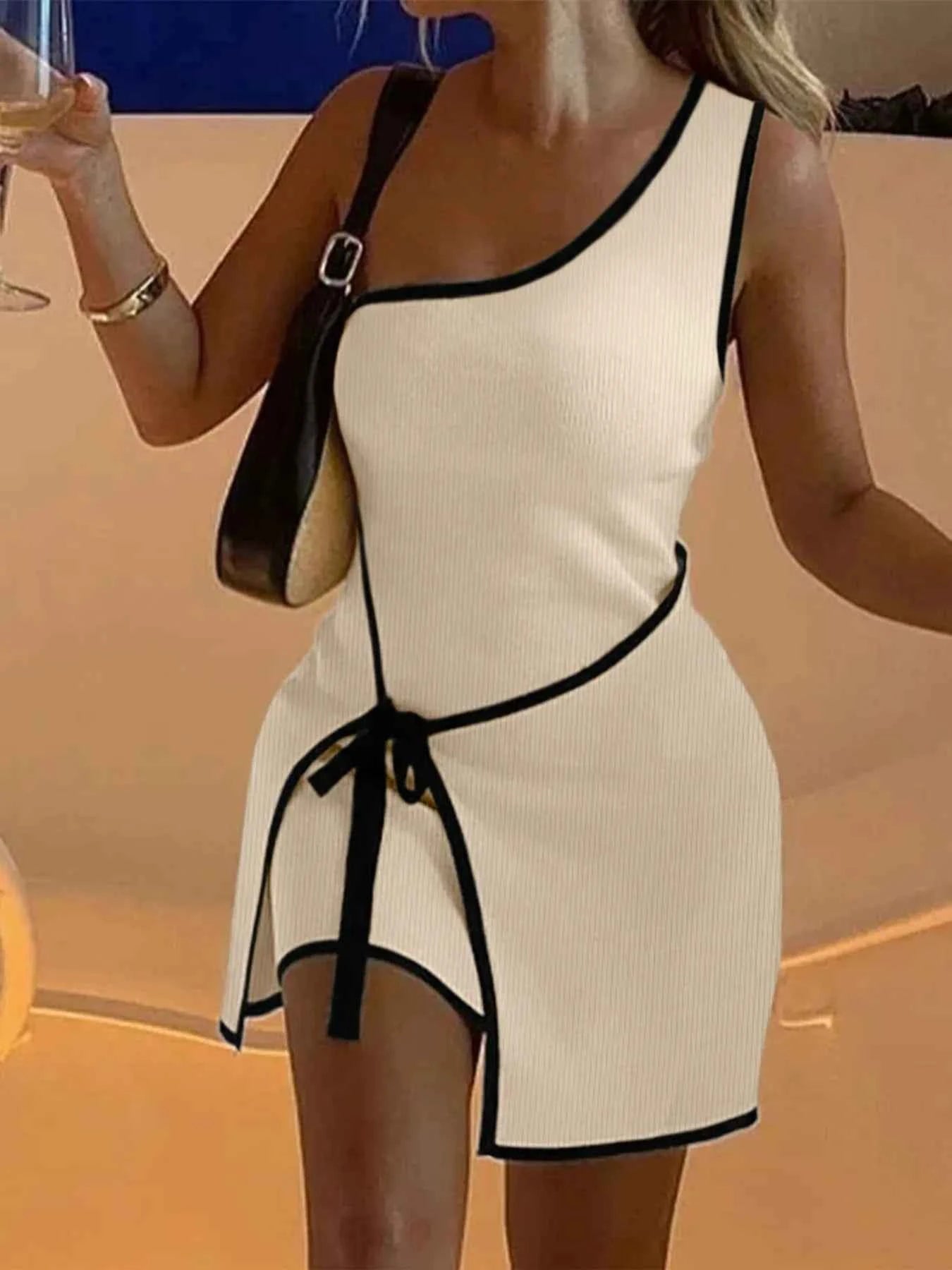 Contrast Trim Single Shoulder Mini Dress f40f5d20-d73a-4be8-b1ef-0ad932822e78-Max-Origin