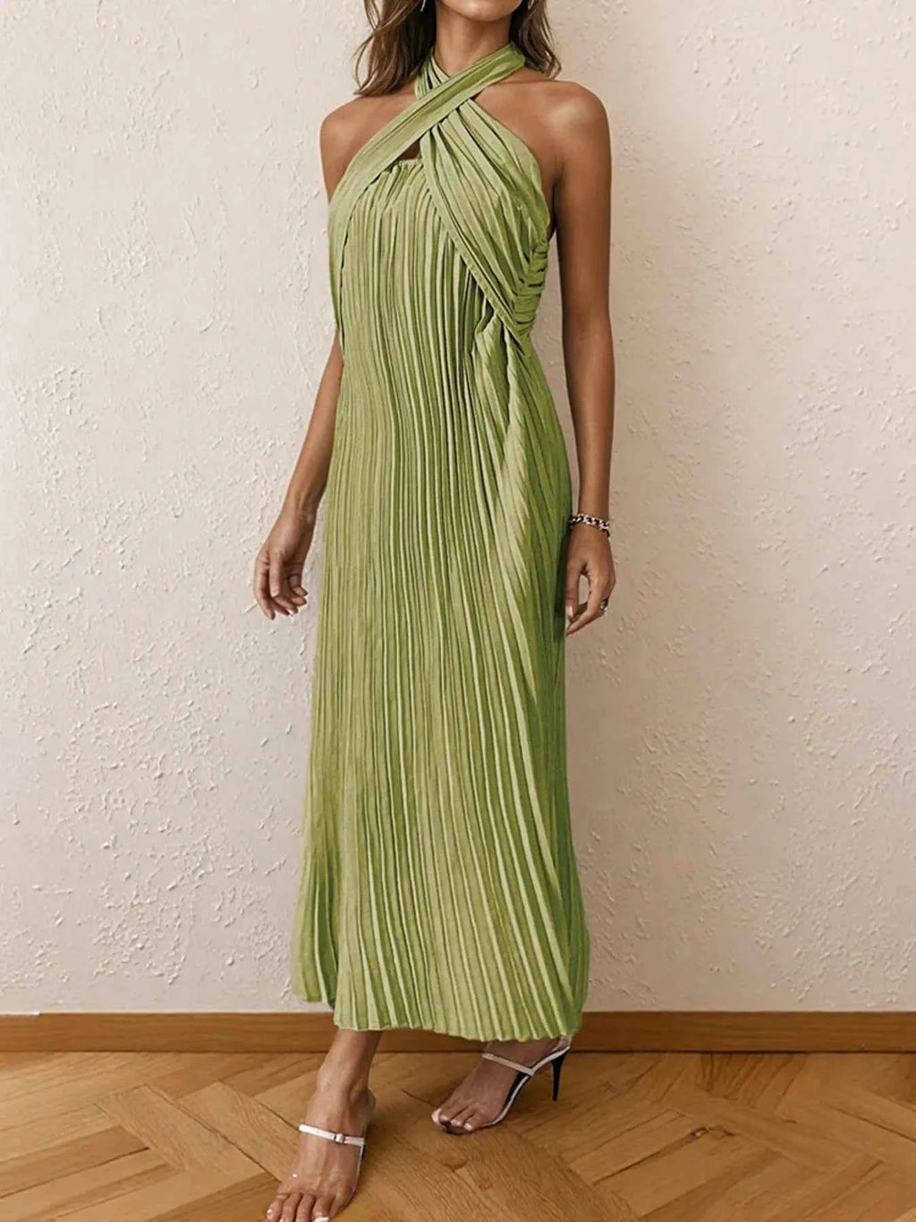 Pleated Halter Neck Midi Dress f50995308e8b4764b05471797863b03c-Max-Origin