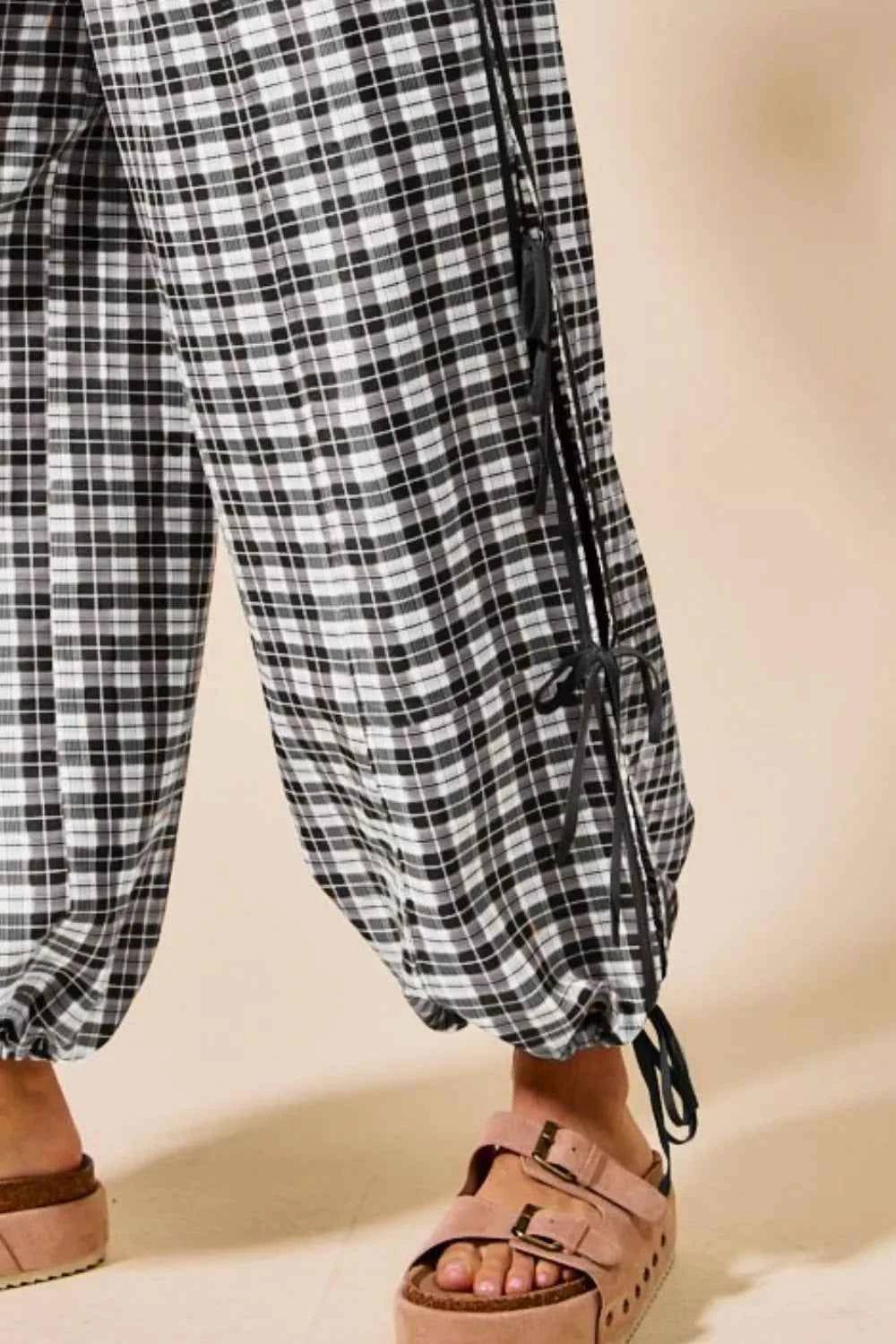 SO ME Plaid Elastic Waist Balloon Pants f58e7cf4-01c4-4632-abd2-b3abb7763352-Max-Origin