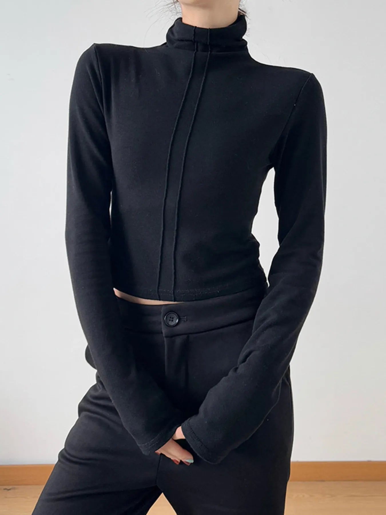 High Neck Long Sleeve Cropped T-Shirt f8152bfe3bb94143b473460ace6b25d8-Max-Origin