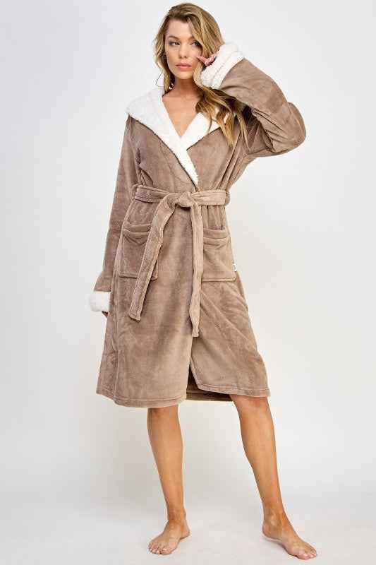 2482 Sydney Robe f85e8b02-8aeb-443c-9421-6da71e3c9d91