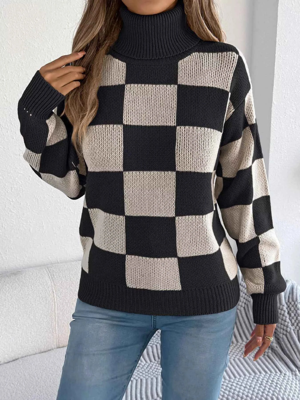 Checkered Turtleneck Long Sleeve Sweater fb6c269b-00a8-4160-a071-8fd489b00c58-Max-Origin