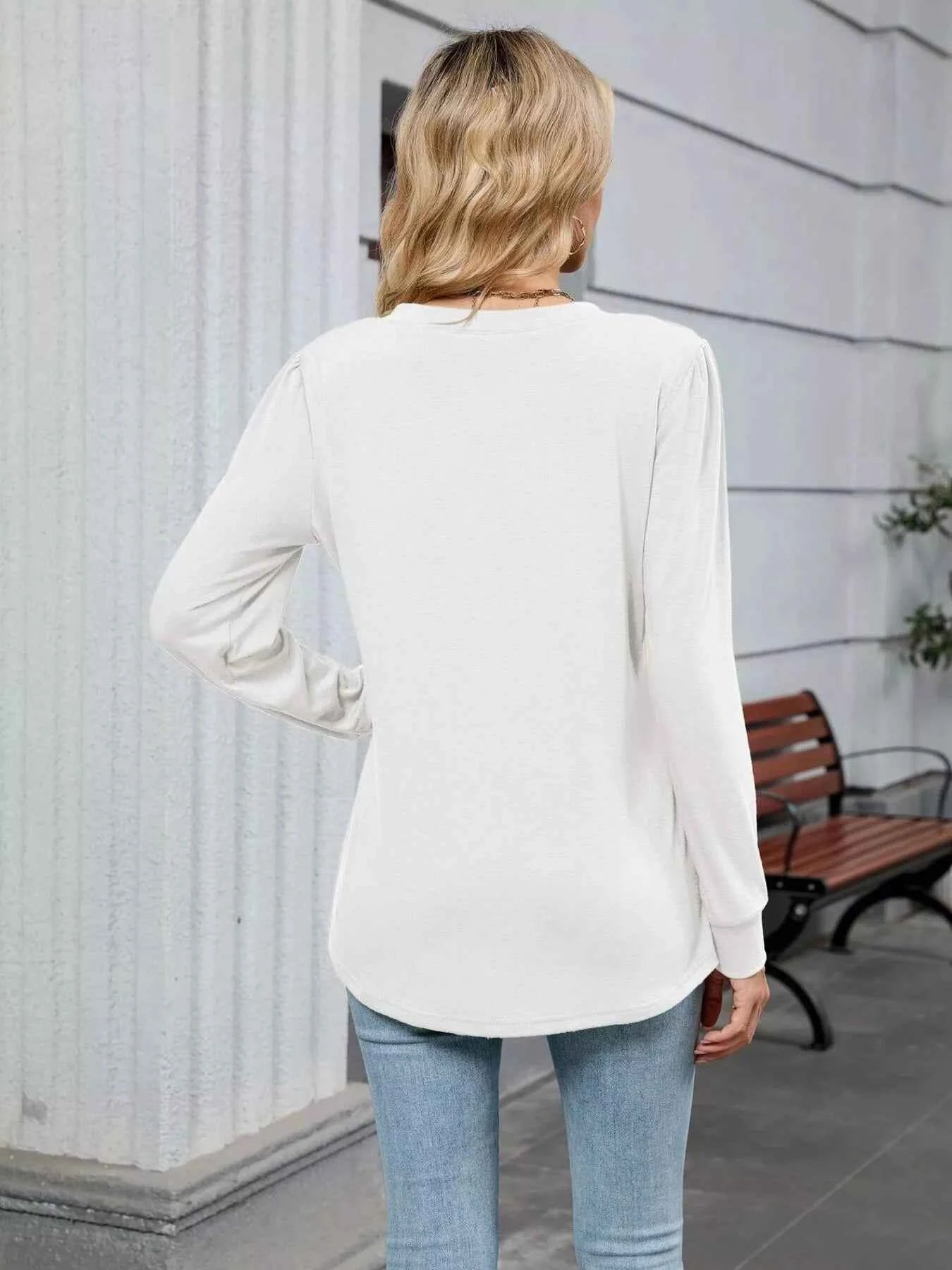 V-Neck Long Sleeve Relaxed Fit T-Shirt fcff4b7f996b4a72bea6f02f2201622f-Max-Origin