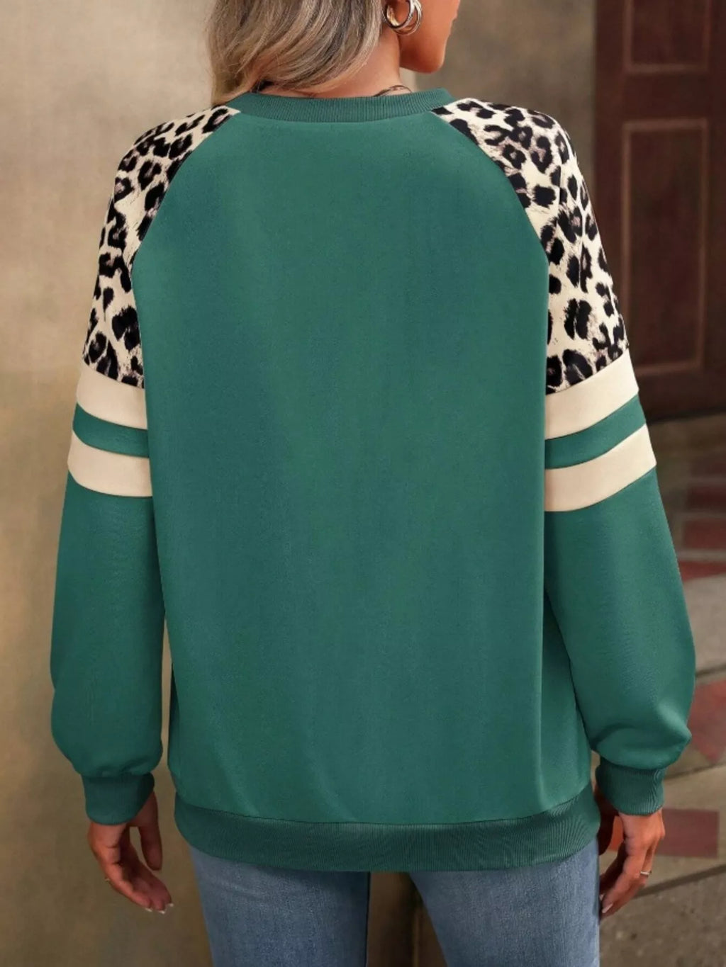 Leopard Round Neck Raglan Sleeve Sweatshirt fd41828f83604bd78b0a522967d4a5ff-Max-Origin