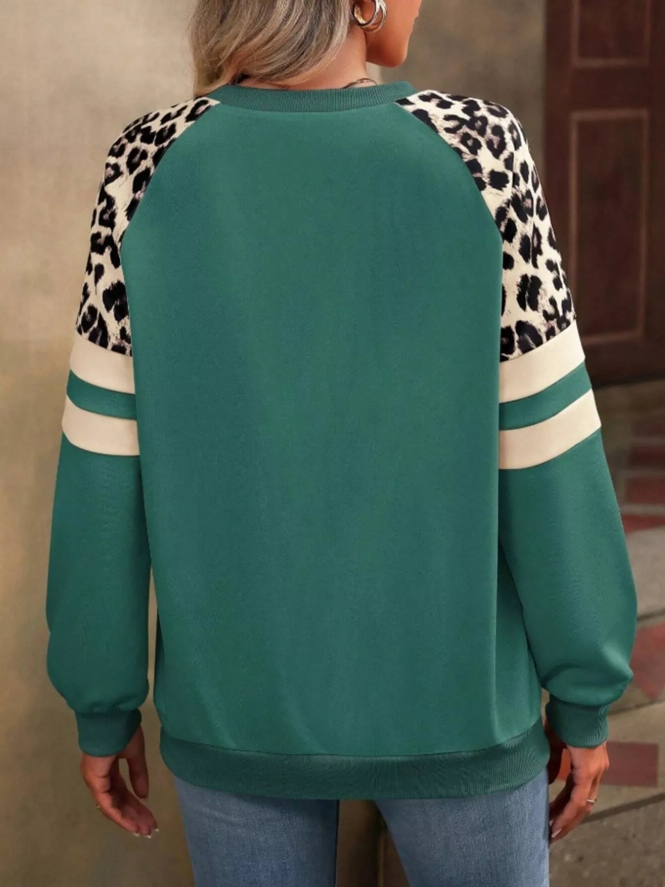 Leopard Round Neck Raglan Sleeve Sweatshirt fd41828f83604bd78b0a522967d4a5ff-Max-Origin